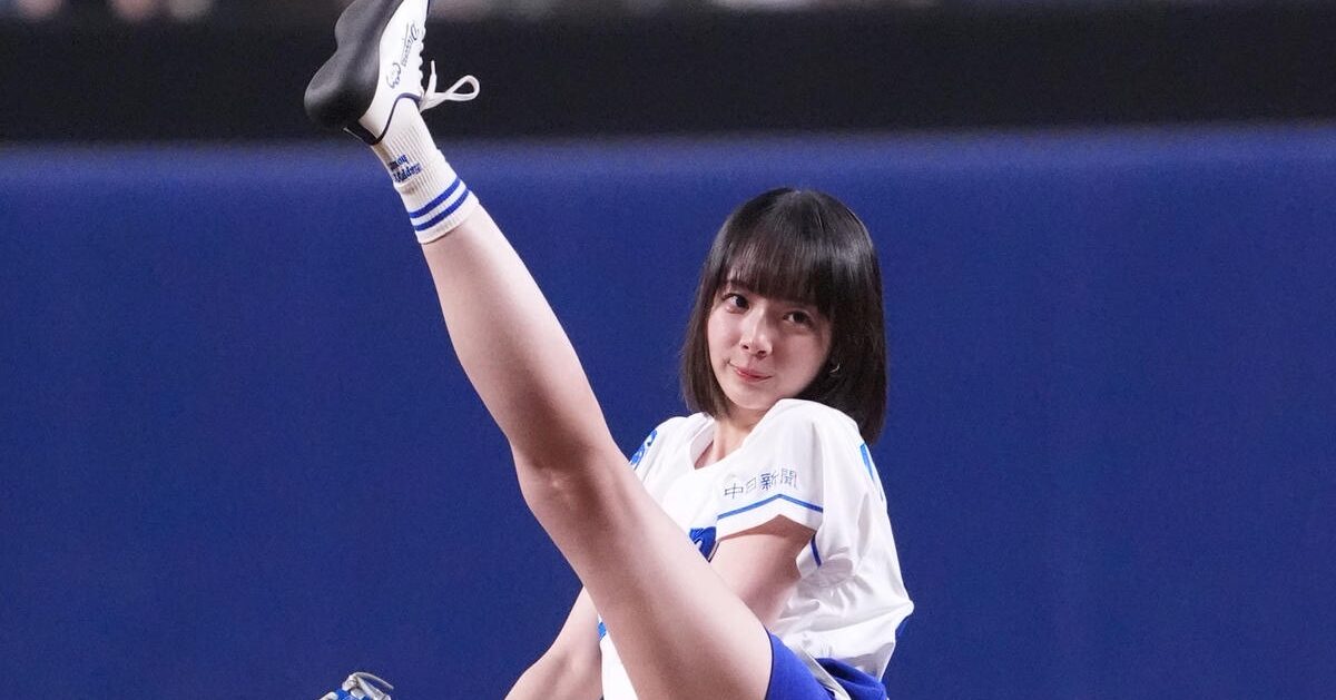 【画像】美人さんが大股おっ広げで全力投球