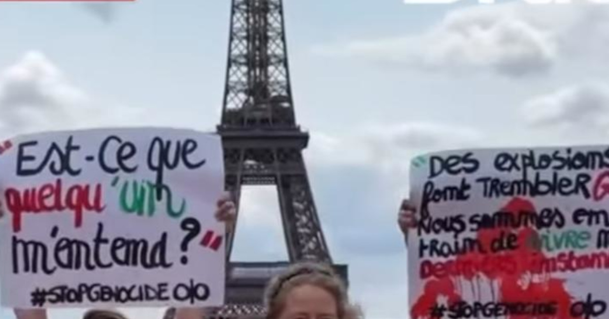 【速報】フランスのパリ、女性たちが全裸で「イスラエル」に抗議運動中