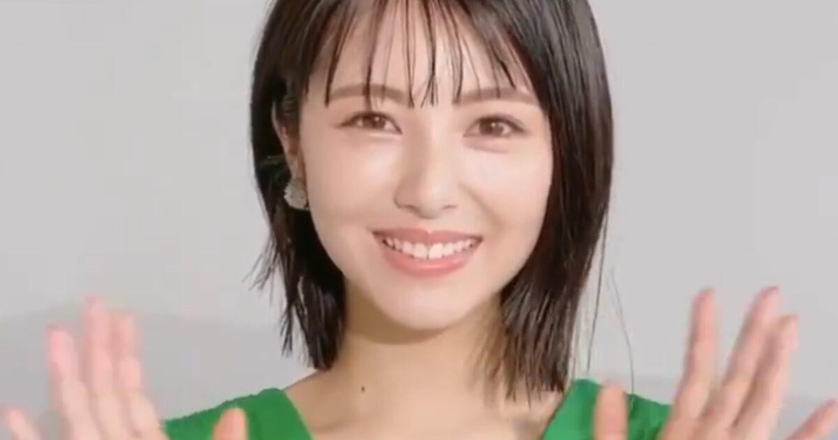 浜辺美波さん、胸元が大胆に開いたドスケベなドレスを着てしまうｗｗｗ