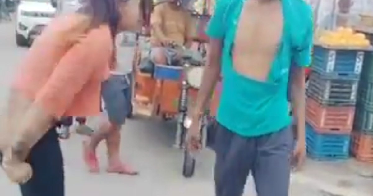 【動画】女さん喧嘩の最中になぜかスボンを脱いでしまう