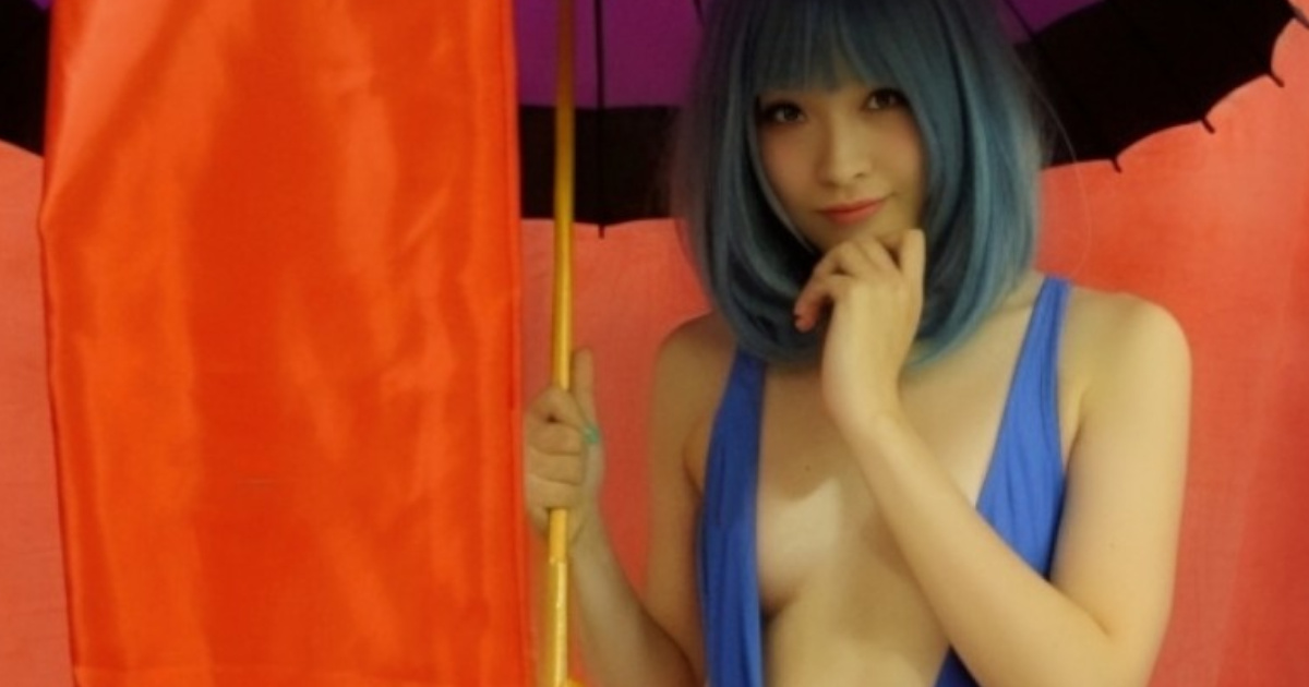 【悲報】コスプレイヤーさん、あたシコのためにバカみたいな水着を着てしまう