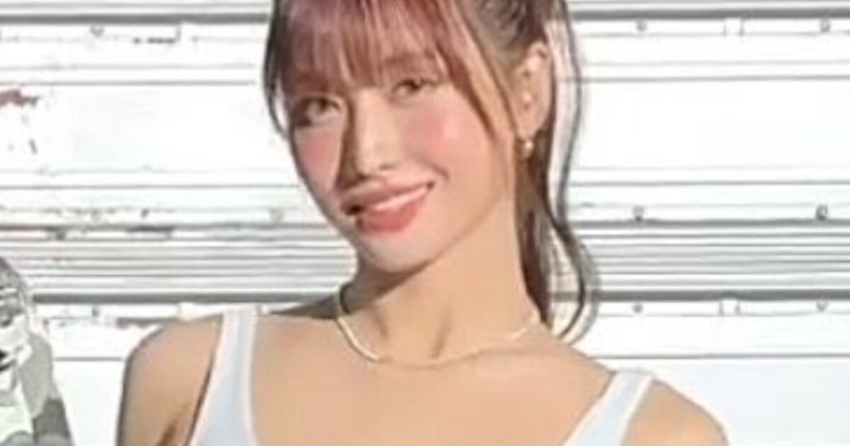 twiceのモモさん、あたシコ衣装を着てしまう