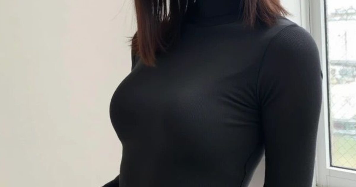 【画像】スレンダー女子のピチピチ服wwwwwwwwwwwwwwwwwwwwwwwwwww