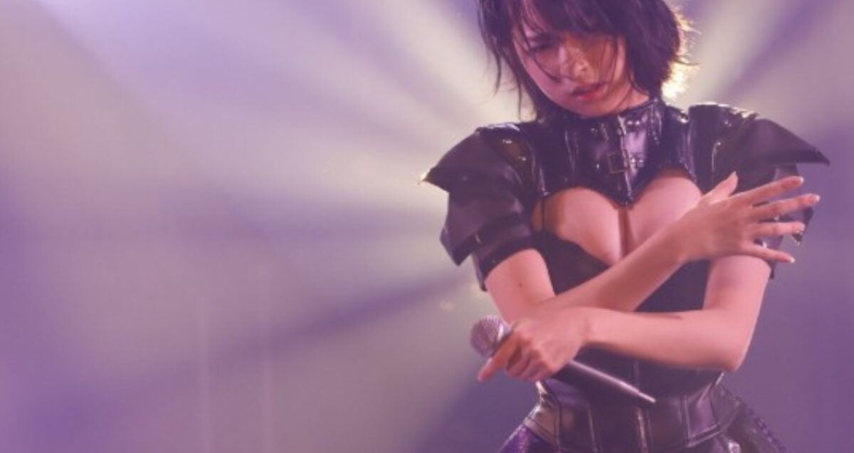【画像】地下アイドルさん、おっぱいが零れそうになる