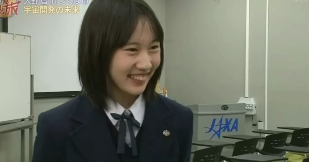 【画像】理系ＪＫ、テレビに出ただけでおっぱいを持ち上げられてしまう