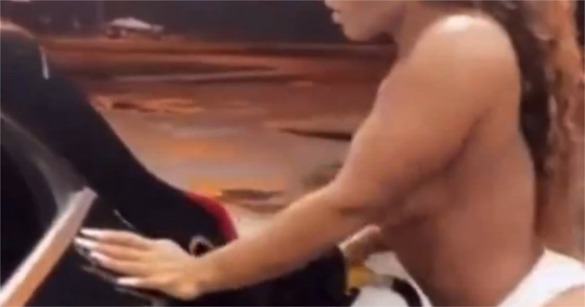 【画像】ガソリンスタンドでおっぱい丸出し給油wwwwwwwwwwwwwwww