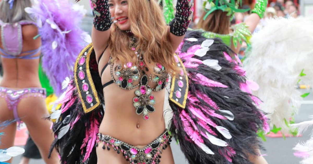 【画像】ギャル｢うぇ～こんなカッコでサンバ踊るのぉ？恥ずいー｣