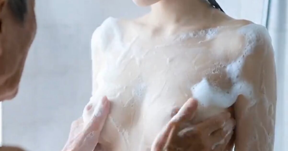 【動画】美少女のおっぱいを揉む爺さん(AI)