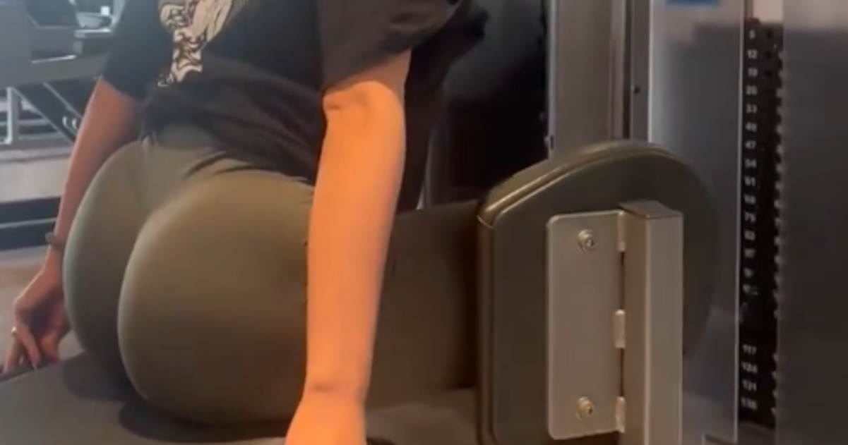 ジムにHすぎるお尻を見せつける女の子が現る