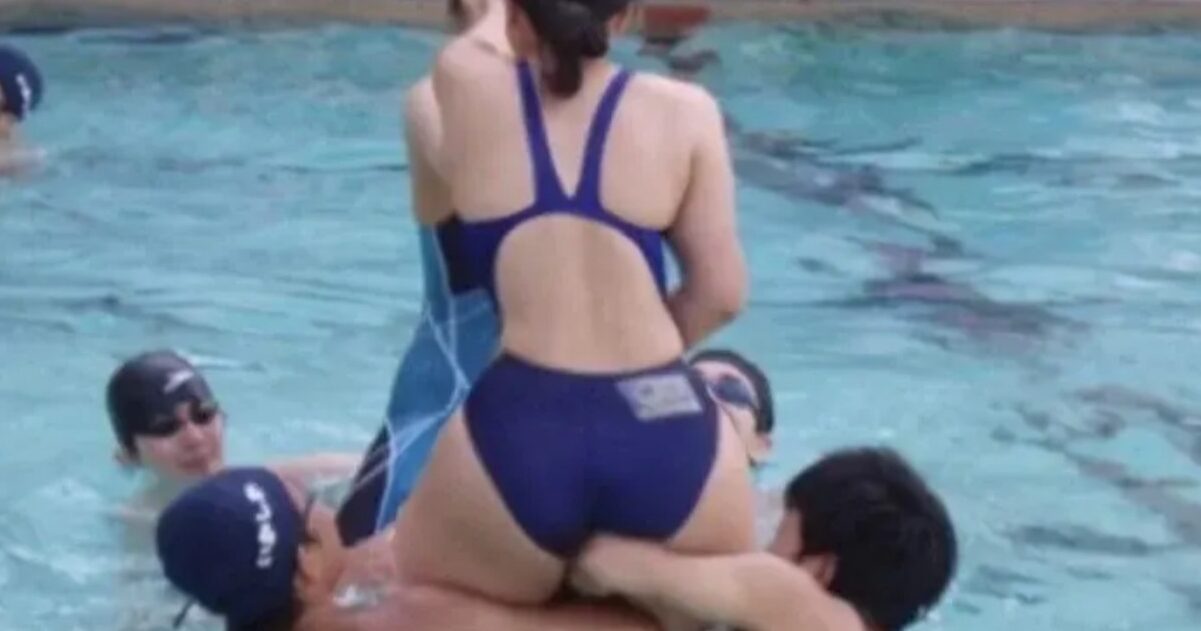水泳部さん、男女混合騎馬戦をして競泳水着越しに感触を味わってしまう