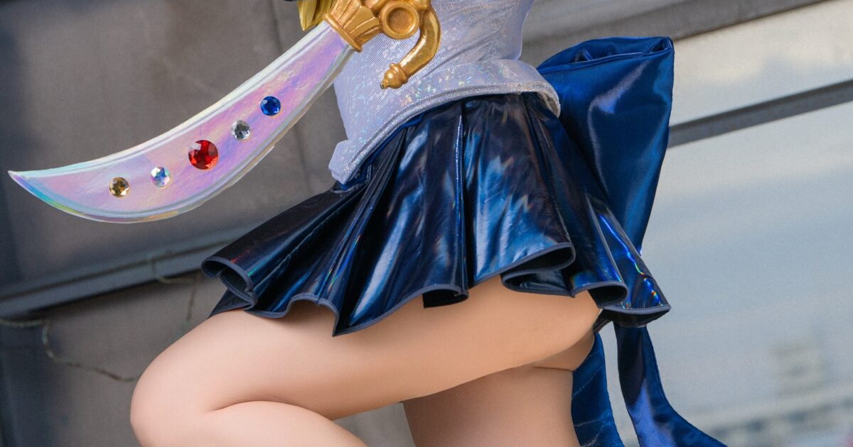 【画像】セーラームーン、パンツ隠してケツ隠さず