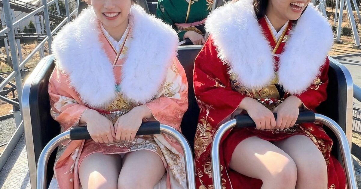 【画像】晴れ着を来た新成人がパンチラ