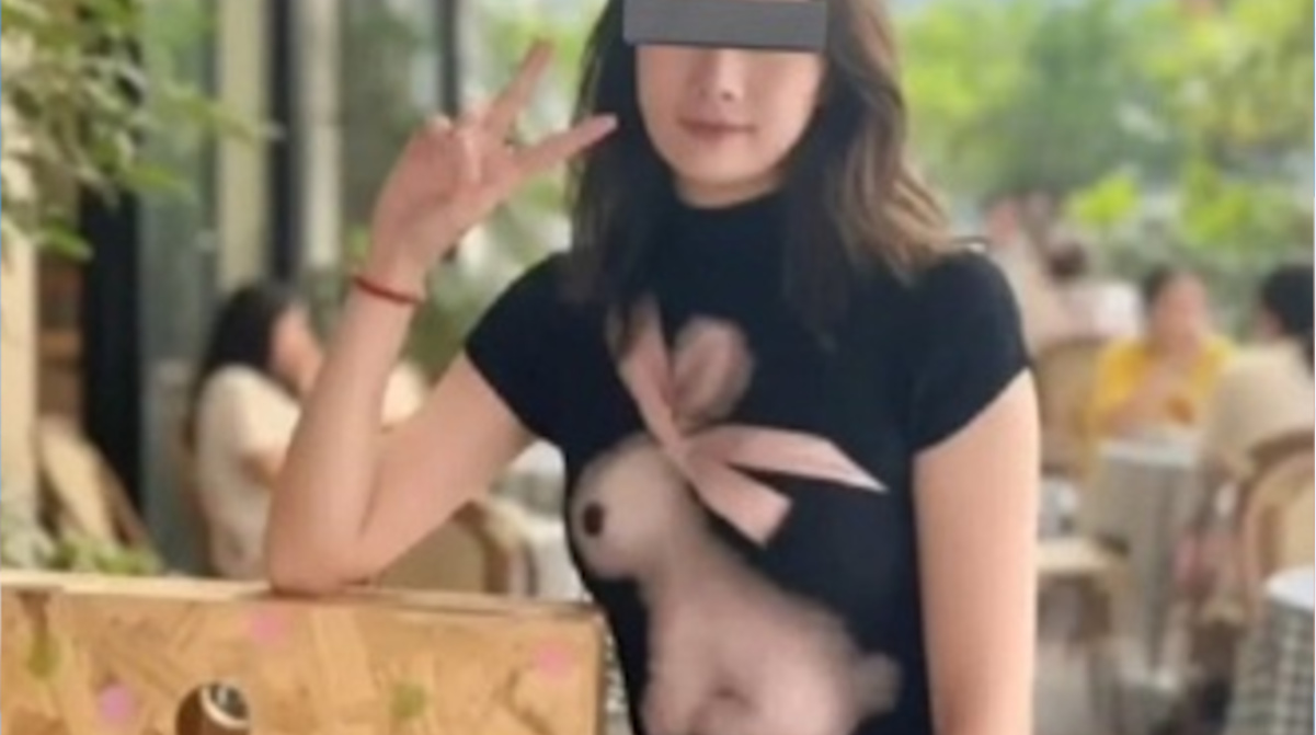 【画像】まんさん、肩乳丸出し・・・？