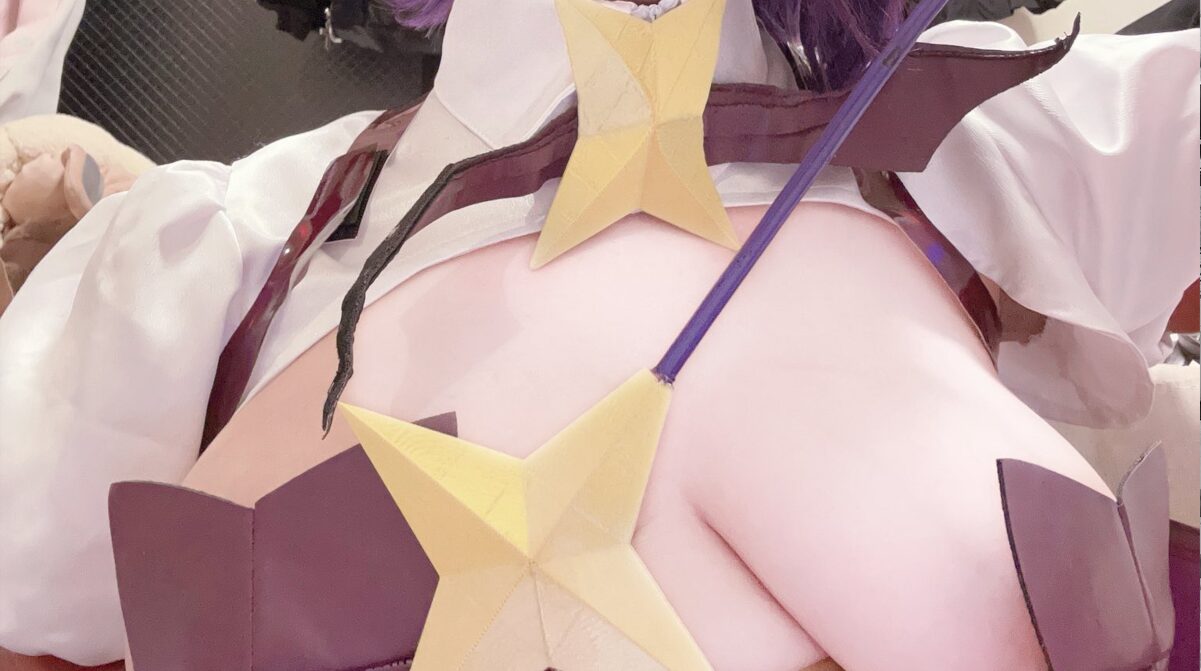 【画像】だらしねぇおっぱいのコスプレイヤーさん、発見される