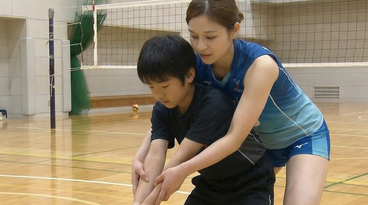 【画像】現役トップ選手によるバレーボール教室が勃起不可避と話題にwwww