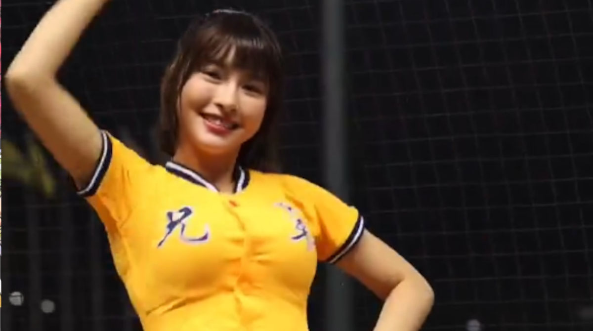 チアガールさんのとんでもお乳ｗｗｗｗ