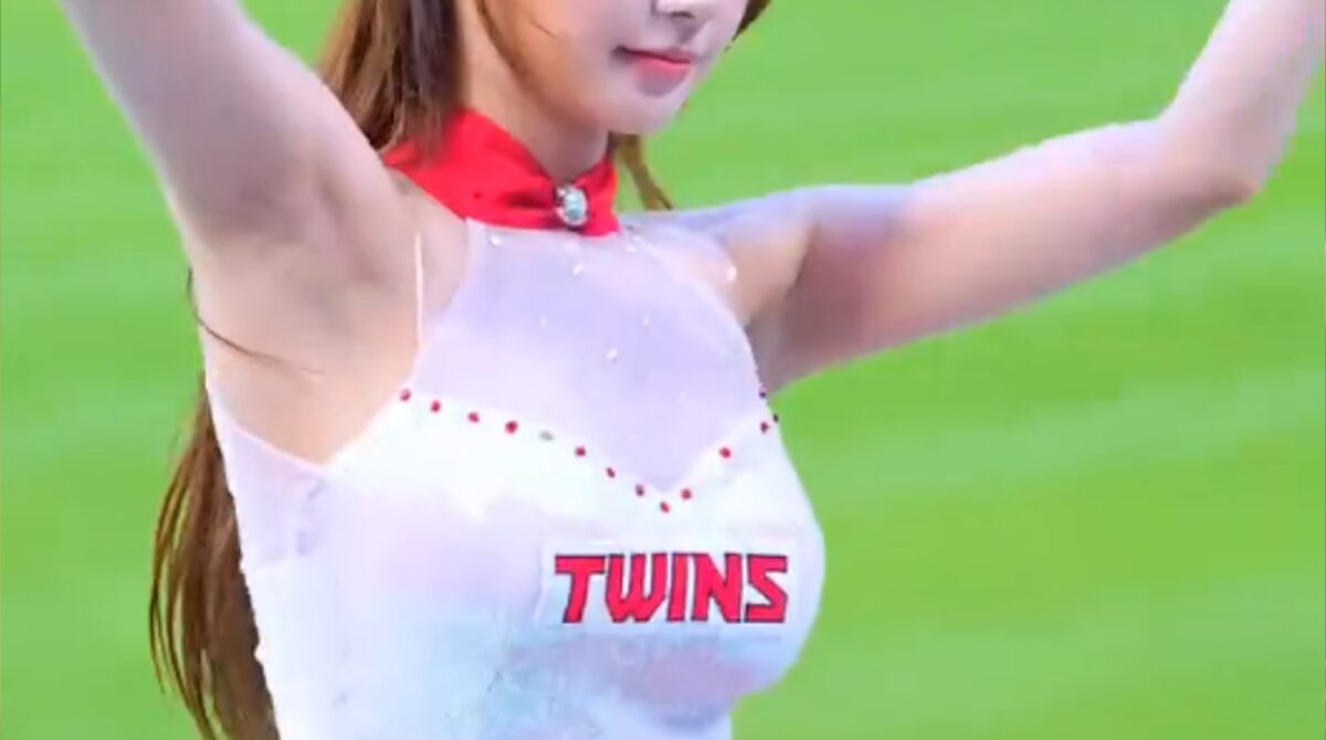 台湾チアガールさんお乳ｗｗｗ