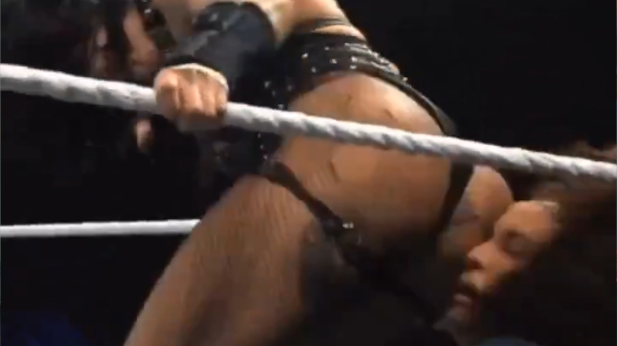 海外の女子プロレスラーさん、羨ましすぎる技を放つ