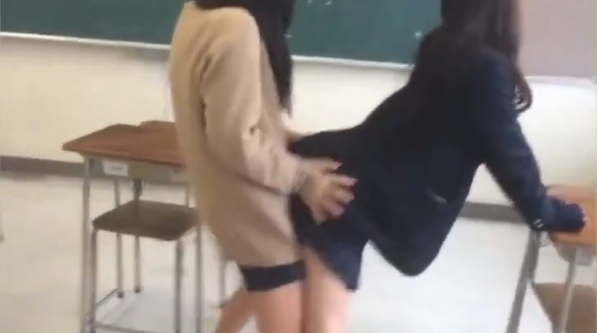 【動画】このJKの間に挟まれたいよ神様頼む神様