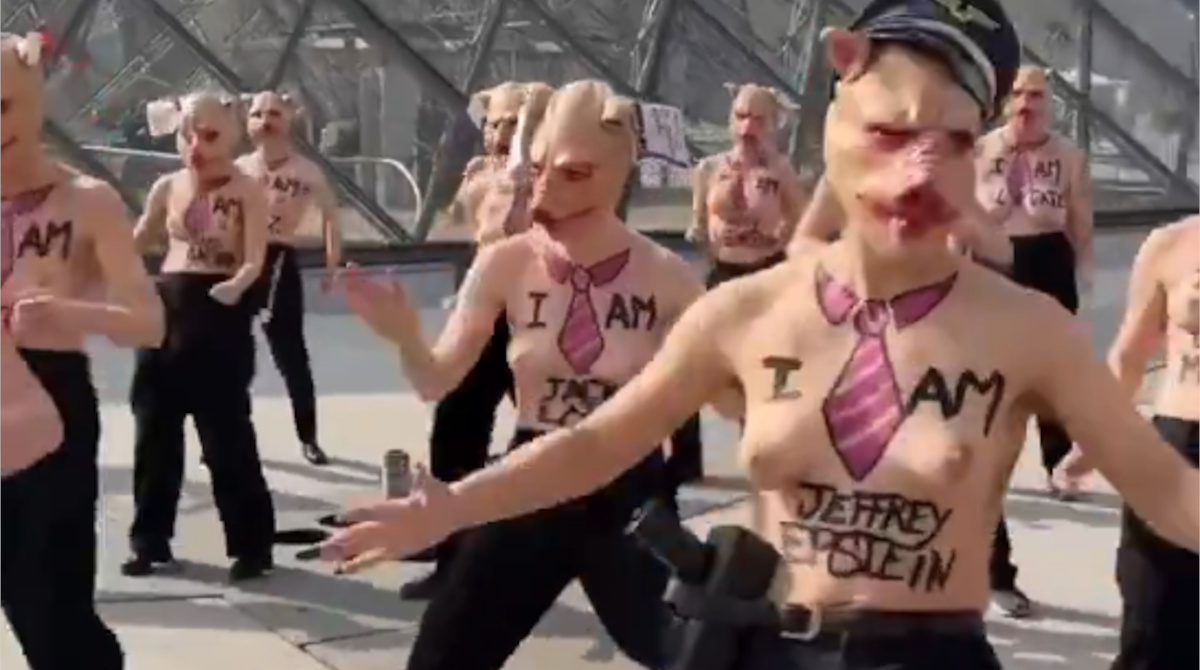 【朗報】フェミさん、何故かルーブル美術館で上裸になってダンスを踊りエプスタイン事件に抗議活動ww