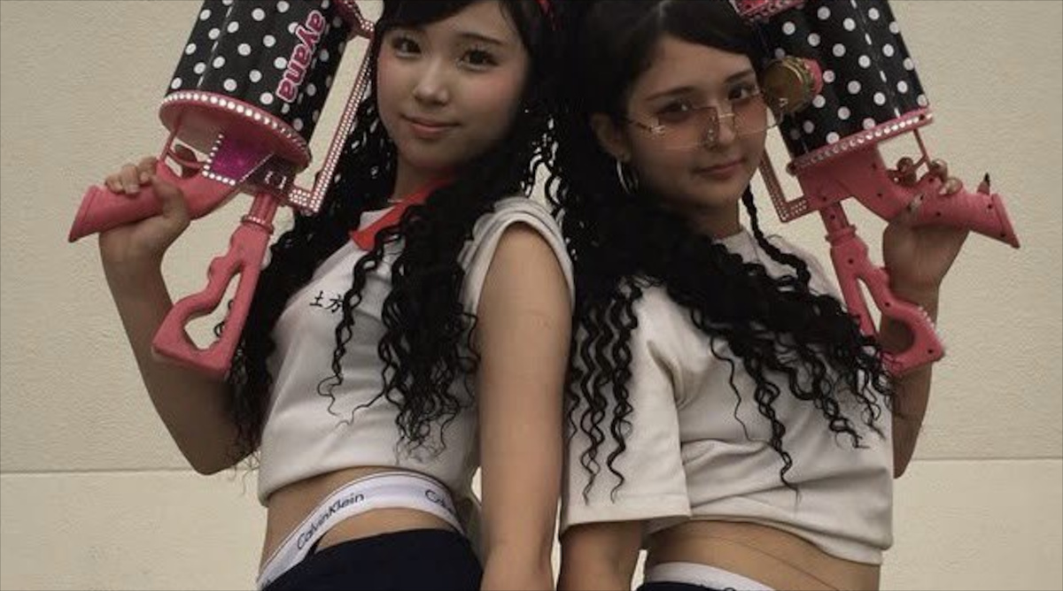 【画像】JKさん、体育祭で紐パンをナチュラルに見せつける