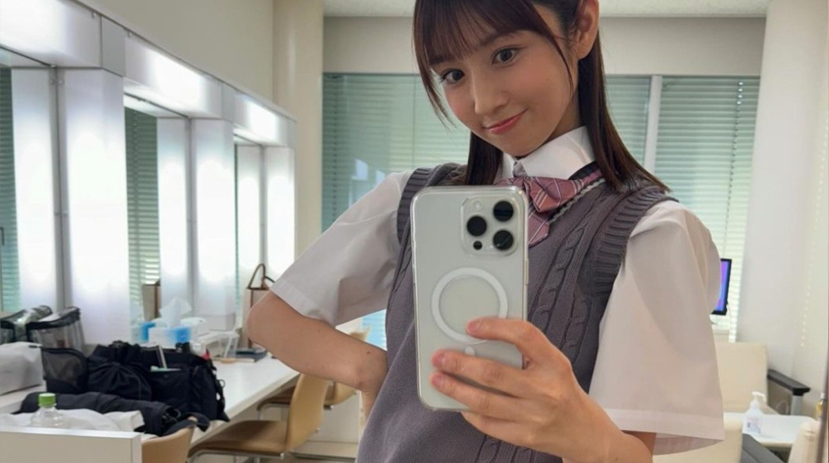 【画像】小倉優子(43)「閉経したけど学生服着てみた」