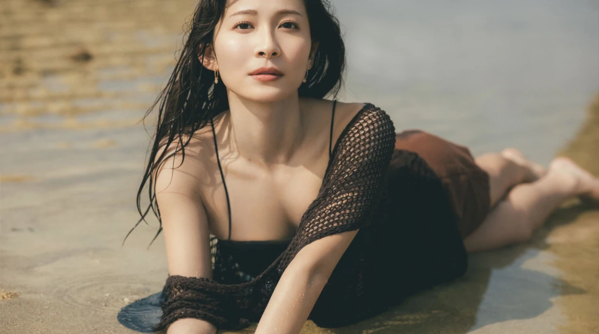 【画像】また有名女子アナが水着解禁